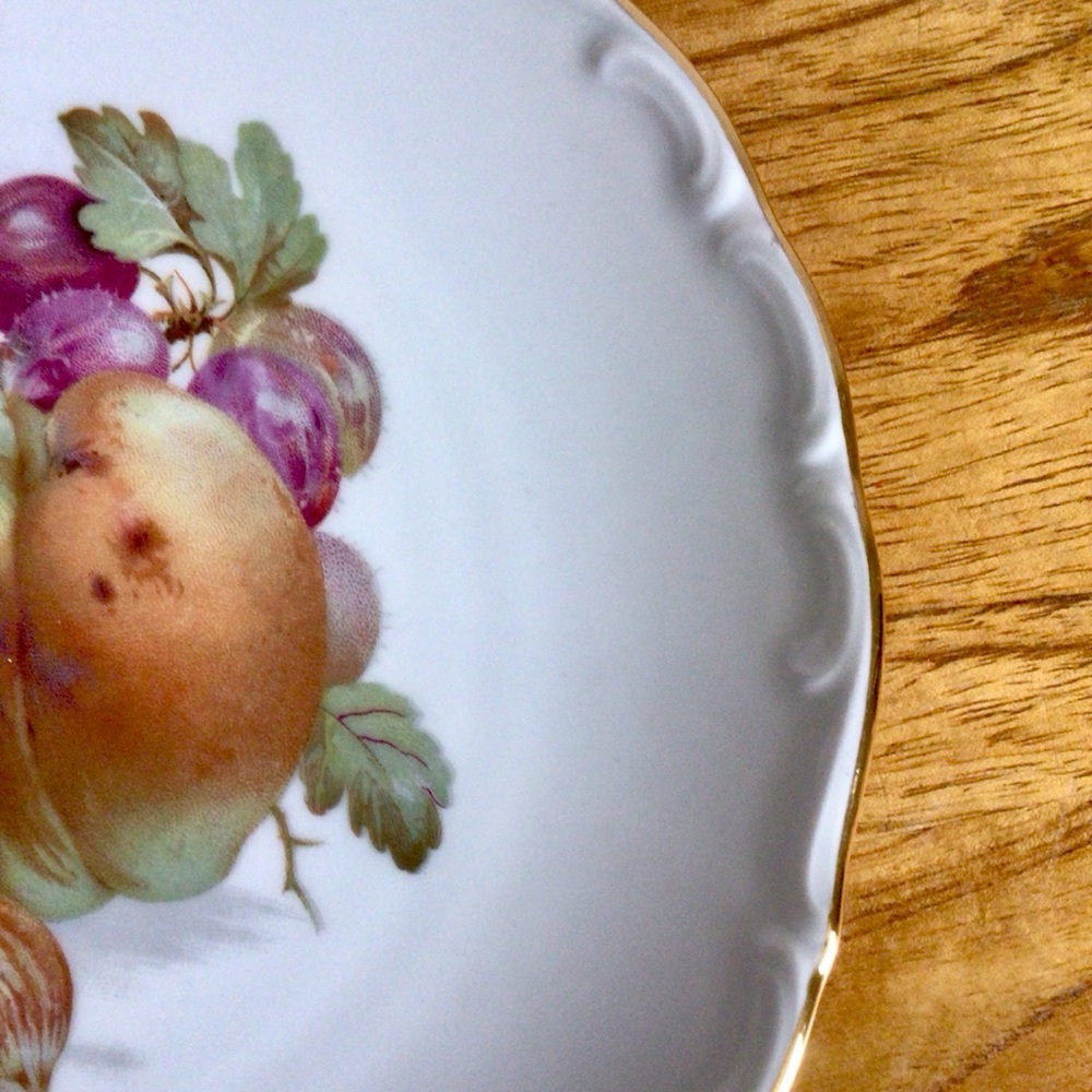 Vintage Bavaria Schumann Arzberg Fruit Motif Porcelain Plates - Set of 2 - Picture 9 of 11